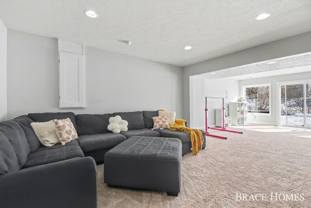 8540 Twin Lakes Drive, Georgetown Twp, MI 49428