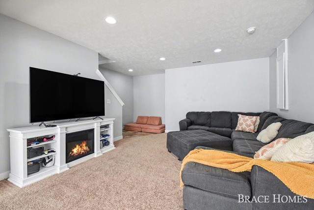 8540 Twin Lakes Drive, Georgetown Twp, MI 49428