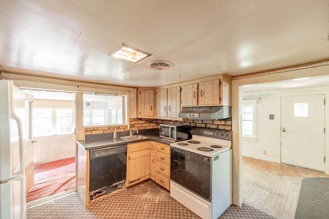 803 E Lisbon ROAD, Oconomowoc, WI 53066