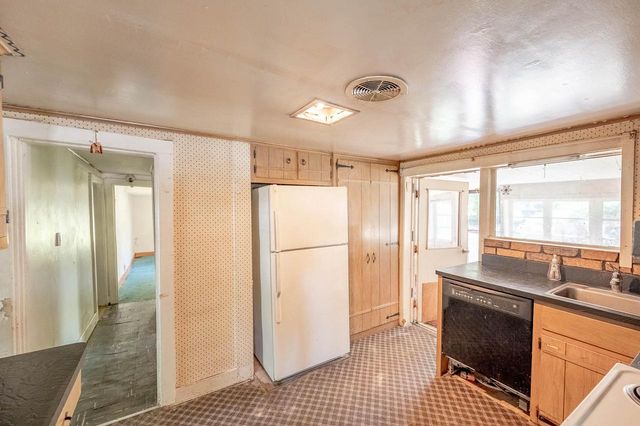 803 E Lisbon ROAD, Oconomowoc, WI 53066