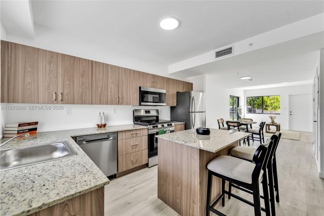 155 NW 160TH ST TH 2, North Miami Beach, FL 33169