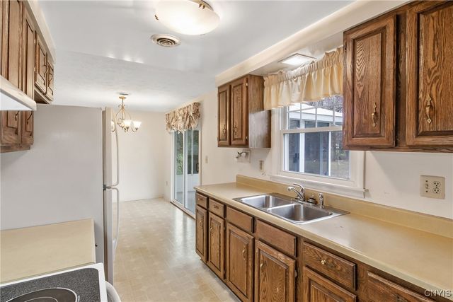 106 Willowcrest Drive, Elbridge, NY 13060