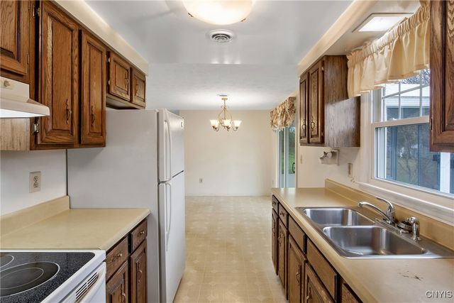 106 Willowcrest Drive, Elbridge, NY 13060