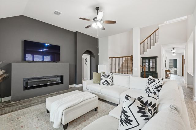 924 Timber Ridge Drive, Justin, TX 76247