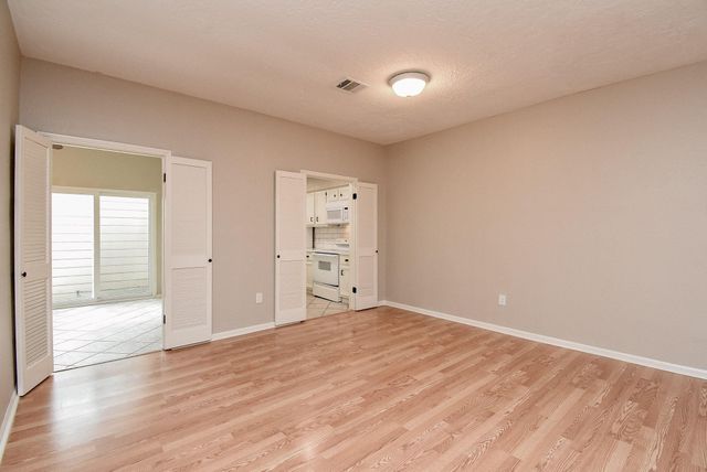 800 Country Place Drive 502, Houston, TX 77079