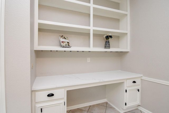 800 Country Place Drive 502, Houston, TX 77079