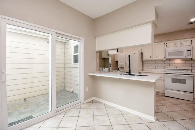 800 Country Place Drive 502, Houston, TX 77079