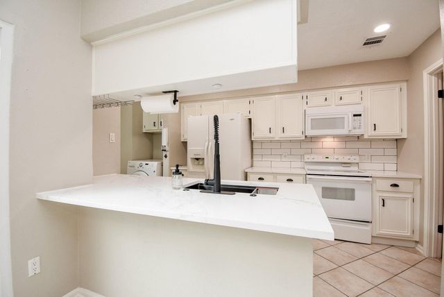 800 Country Place Drive 502, Houston, TX 77079