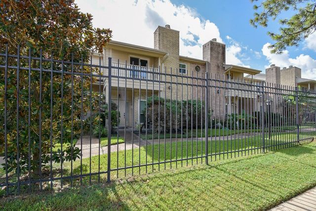 800 Country Place Drive 502, Houston, TX 77079