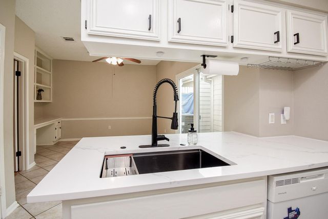 800 Country Place Drive 502, Houston, TX 77079
