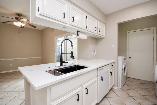 800 Country Place Drive 502, Houston, TX 77079