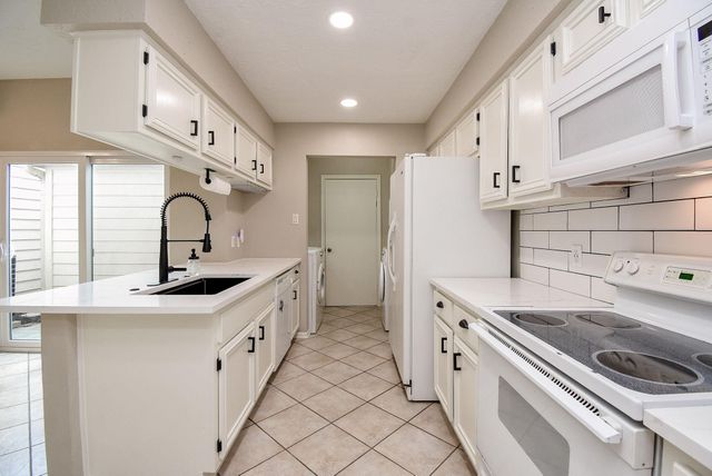 800 Country Place Drive 502, Houston, TX 77079