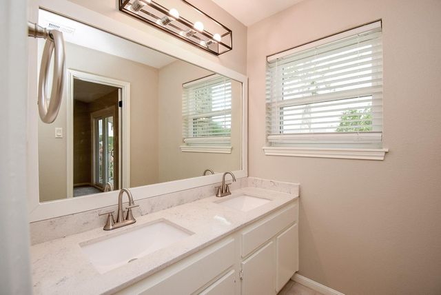 800 Country Place Drive 502, Houston, TX 77079