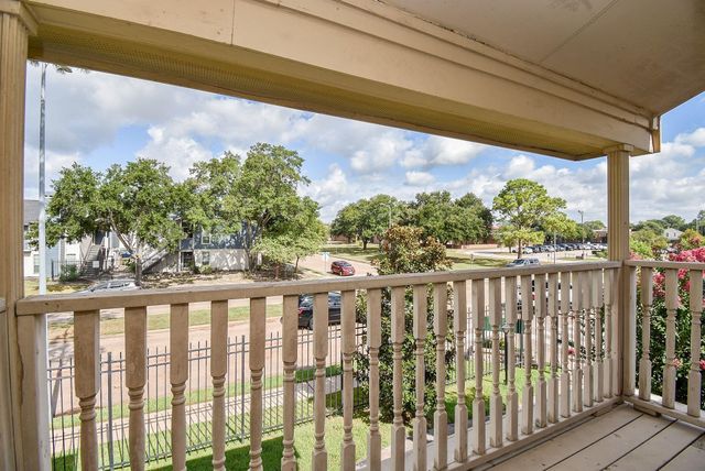 800 Country Place Drive 502, Houston, TX 77079