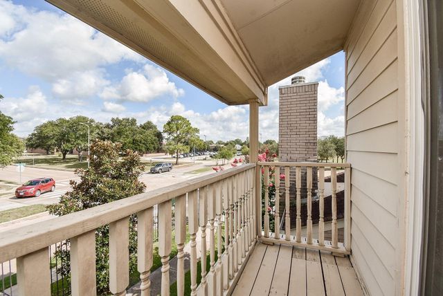 800 Country Place Drive 502, Houston, TX 77079