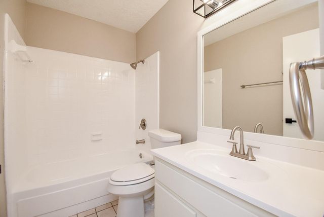 800 Country Place Drive 502, Houston, TX 77079
