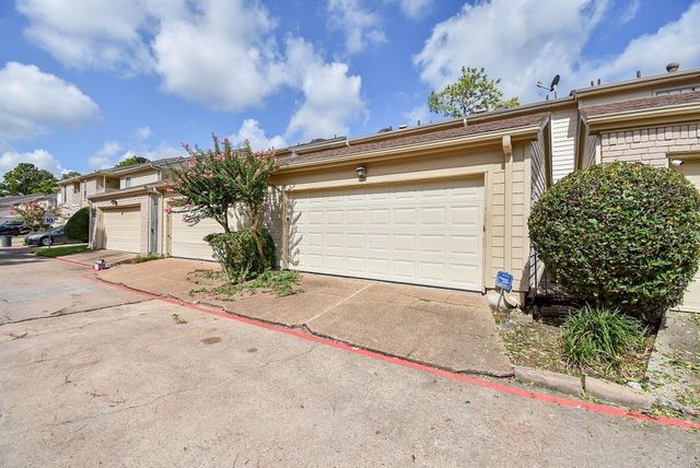 800 Country Place Drive 502, Houston, TX 77079