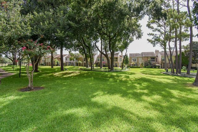 800 Country Place Drive 502, Houston, TX 77079