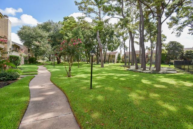800 Country Place Drive 502, Houston, TX 77079