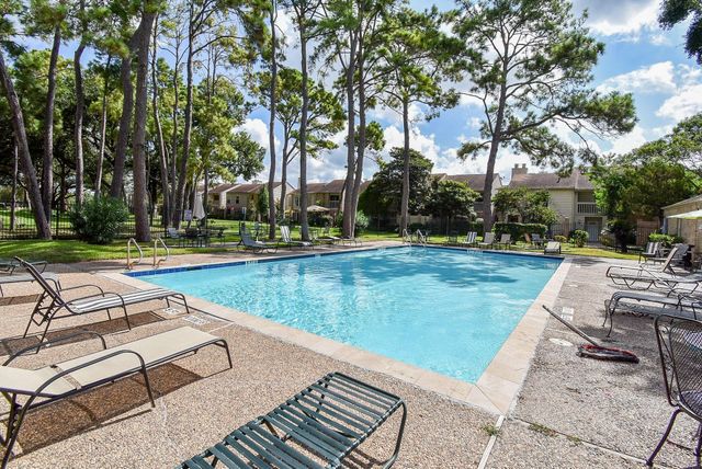 800 Country Place Drive 502, Houston, TX 77079