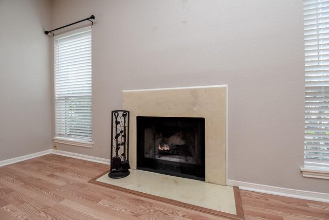 800 Country Place Drive 502, Houston, TX 77079