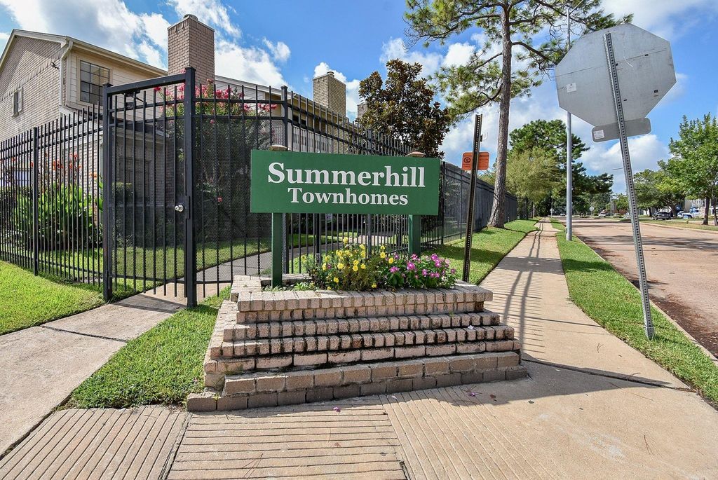800 Country Place Drive 502, Houston, TX 77079