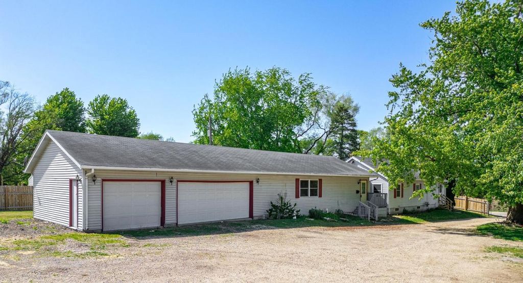 972 E Philhower Road, Beloit, WI 53511