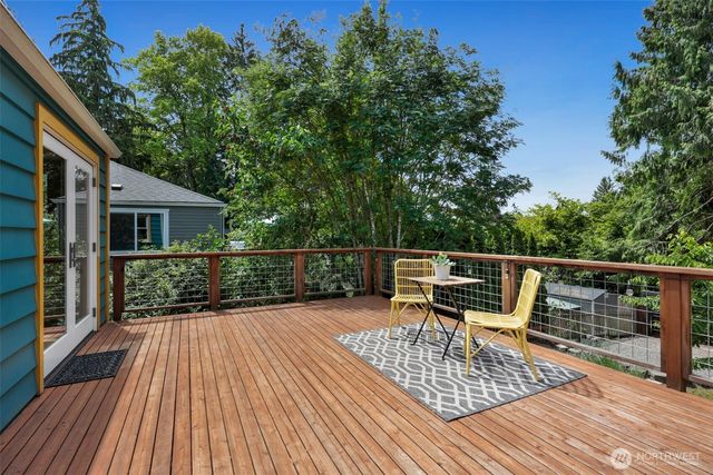 11527 39th Avenue NE, Seattle, WA 98125