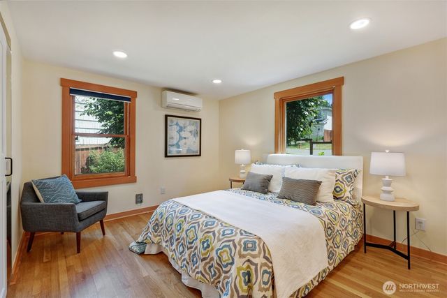 11527 39th Avenue NE, Seattle, WA 98125