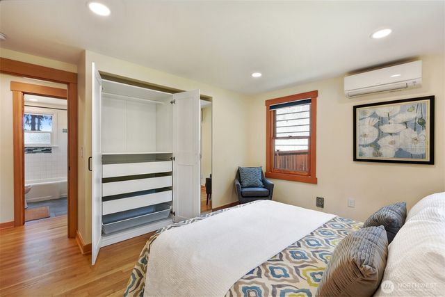 11527 39th Avenue NE, Seattle, WA 98125