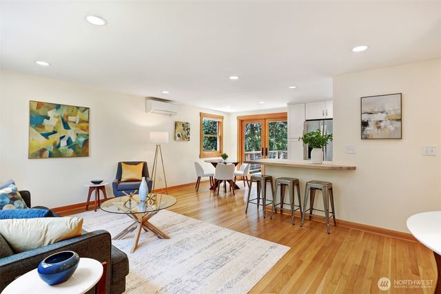 11527 39th Avenue NE, Seattle, WA 98125
