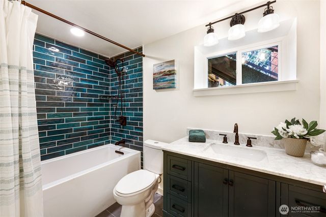 11527 39th Avenue NE, Seattle, WA 98125
