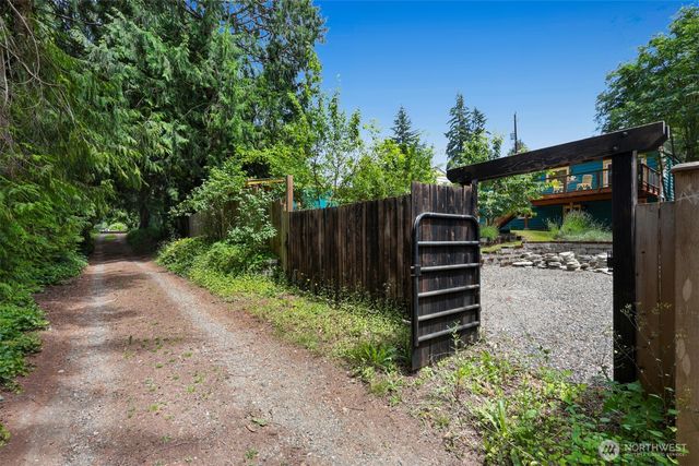 11527 39th Avenue NE, Seattle, WA 98125