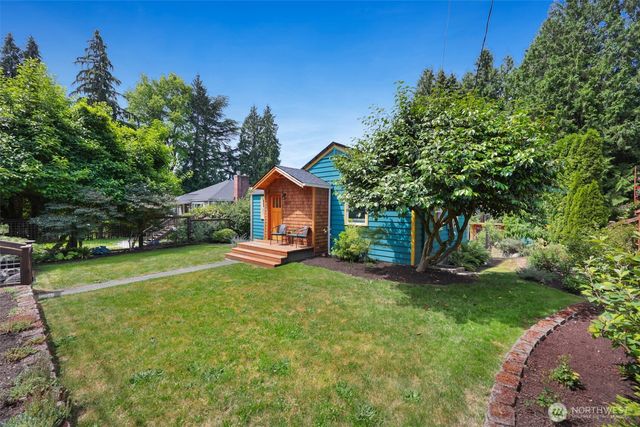 11527 39th Avenue NE, Seattle, WA 98125