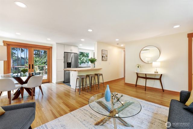 11527 39th Avenue NE, Seattle, WA 98125