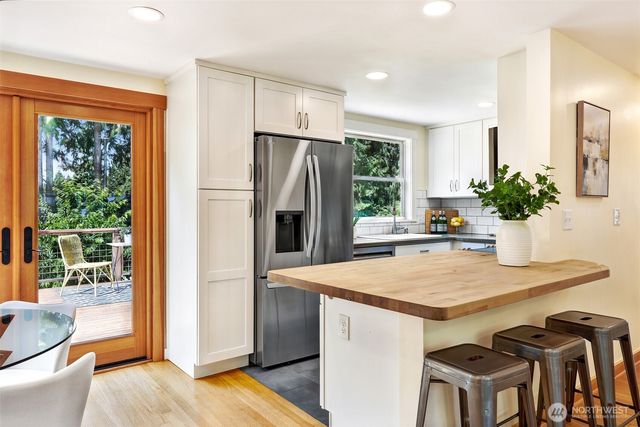 11527 39th Avenue NE, Seattle, WA 98125