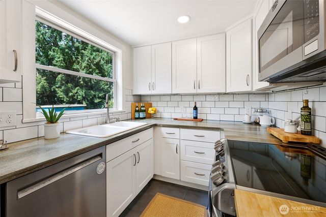 11527 39th Avenue NE, Seattle, WA 98125