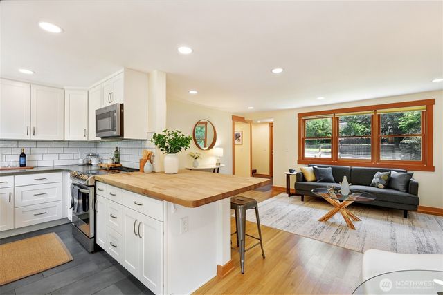 11527 39th Avenue NE, Seattle, WA 98125