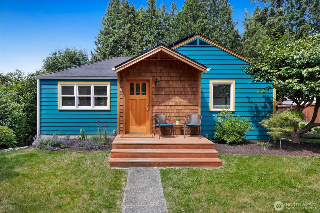 11527 39th Avenue NE, Seattle, WA 98125