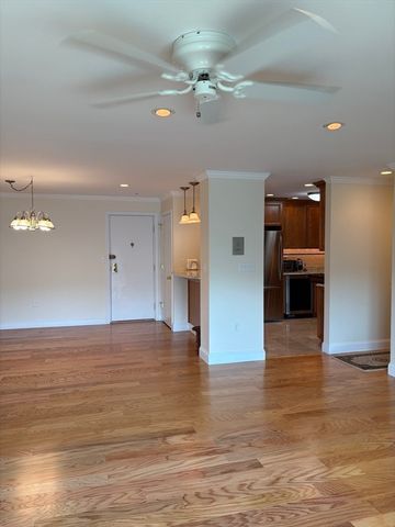 2 Summit Dr. 41, Reading, MA 01867