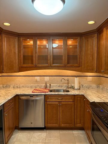 2 Summit Dr. 41, Reading, MA 01867