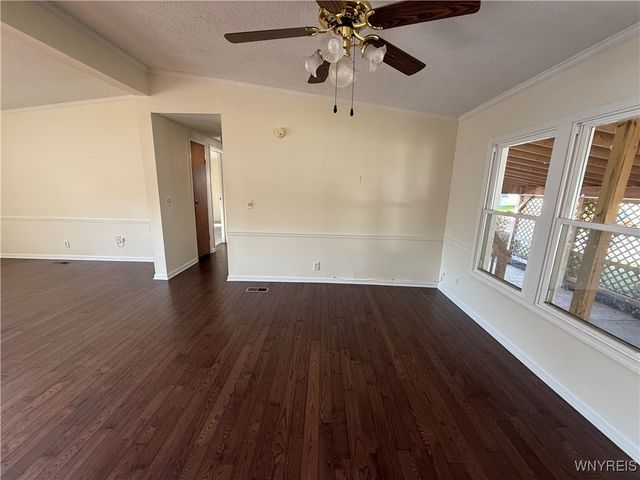 8 Holly Lane, Cheektowaga, NY 14227