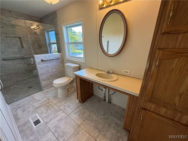 8 Holly Lane, Cheektowaga, NY 14227