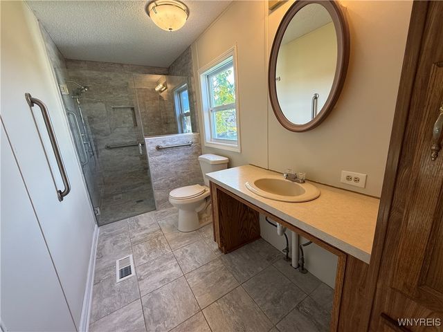 8 Holly Lane, Cheektowaga, NY 14227