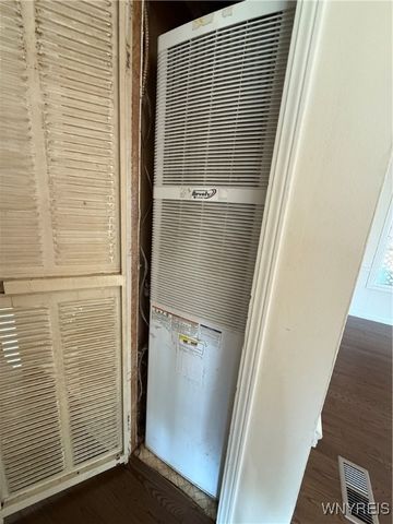 8 Holly Lane, Cheektowaga, NY 14227