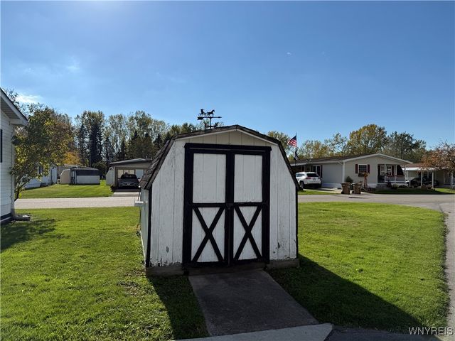 8 Holly Lane, Cheektowaga, NY 14227