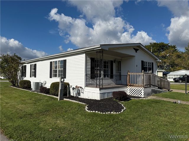 8 Holly Lane, Cheektowaga, NY 14227