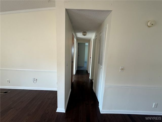 8 Holly Lane, Cheektowaga, NY 14227