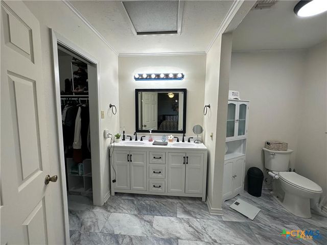 103 Oxford Street, Victoria, TX 77904