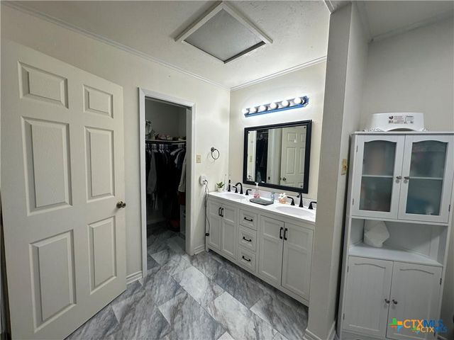 103 Oxford Street, Victoria, TX 77904